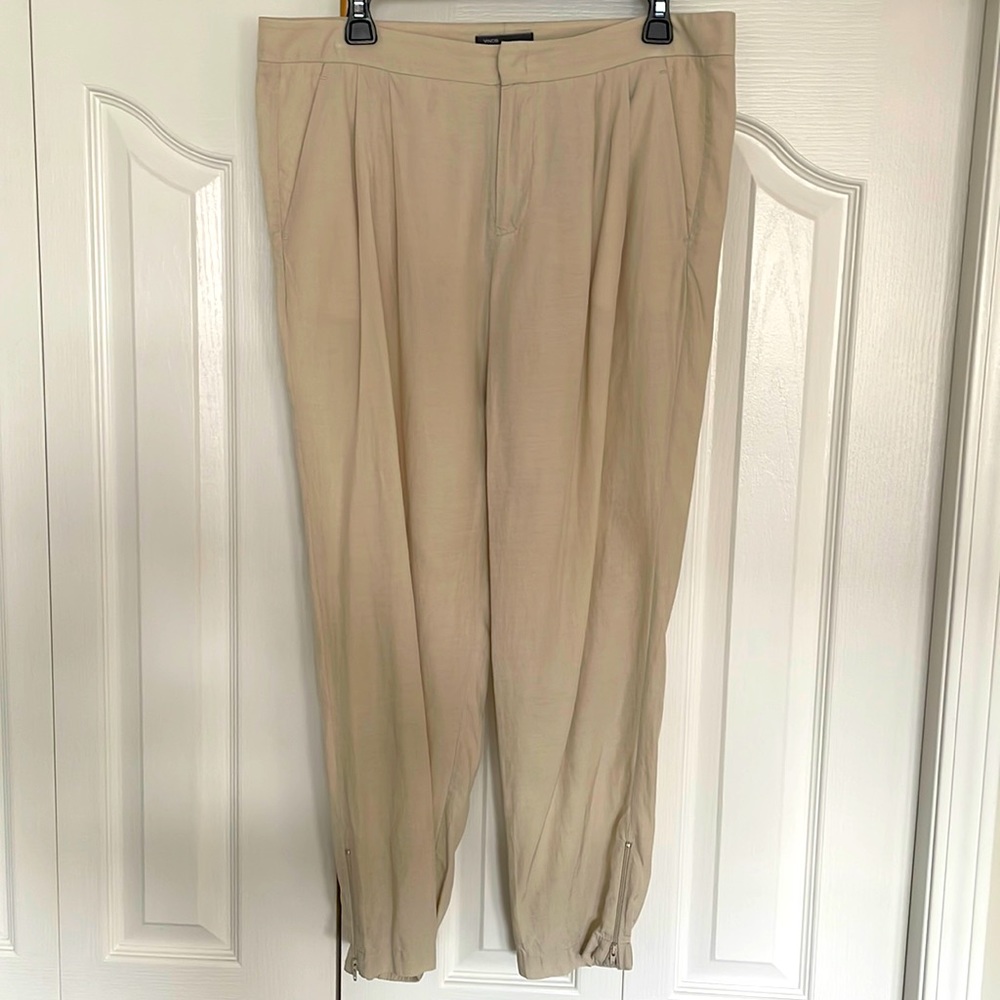 VINCE Pleated Light-weight Casual Pant
